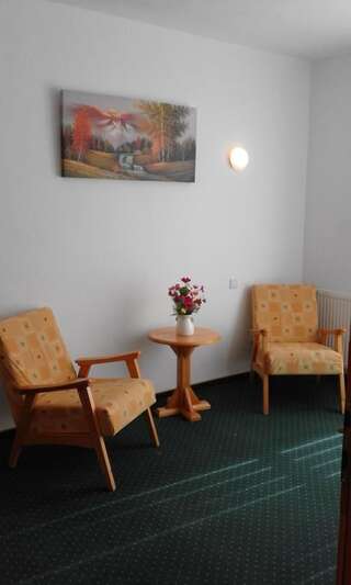 Отель Hotel Sofia Бран Люкс с 2 спальнями-1
